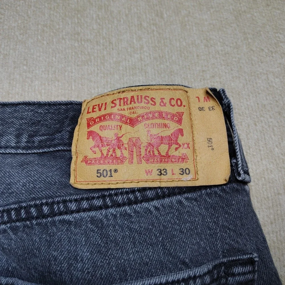 Levi's 501 Mens Jeans W33 L30 Gray Button Fly Straight Leg Denim Pants
